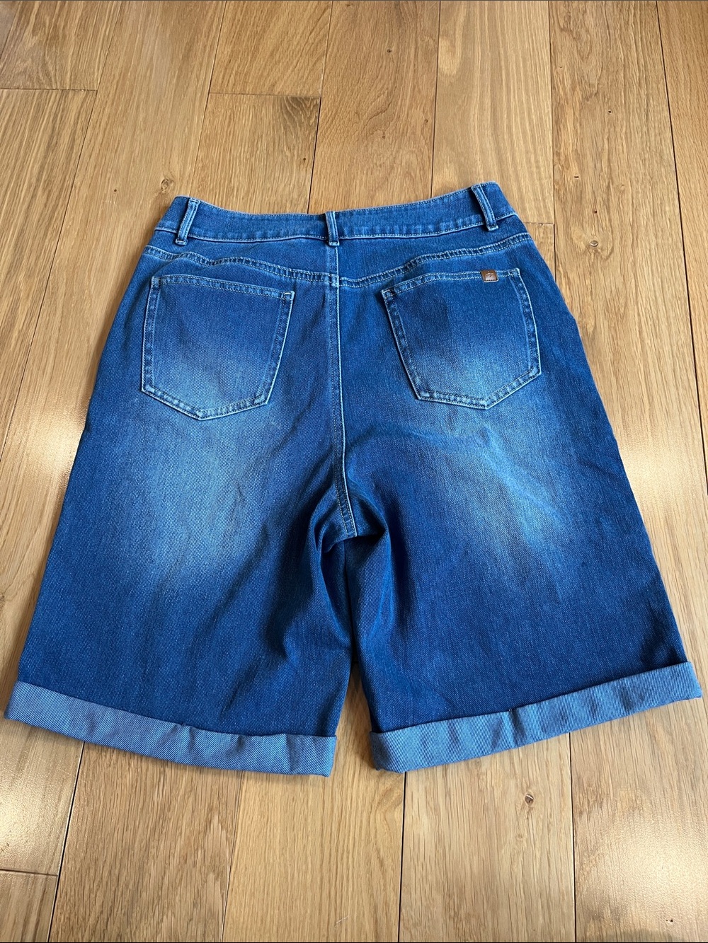 Halara Shorts - Picture 2 of 4